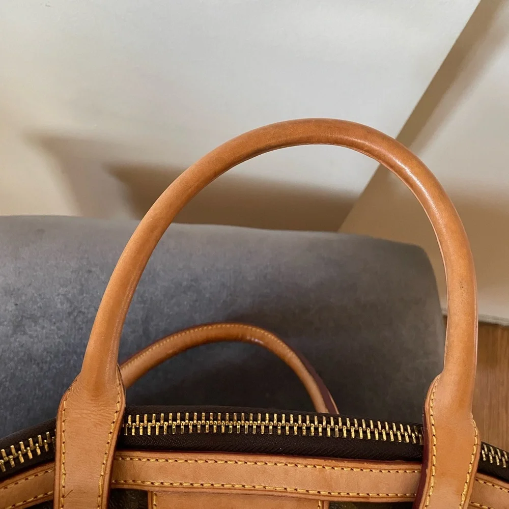 Elegant Tan Leather LV Bag - Picture 3 of 8